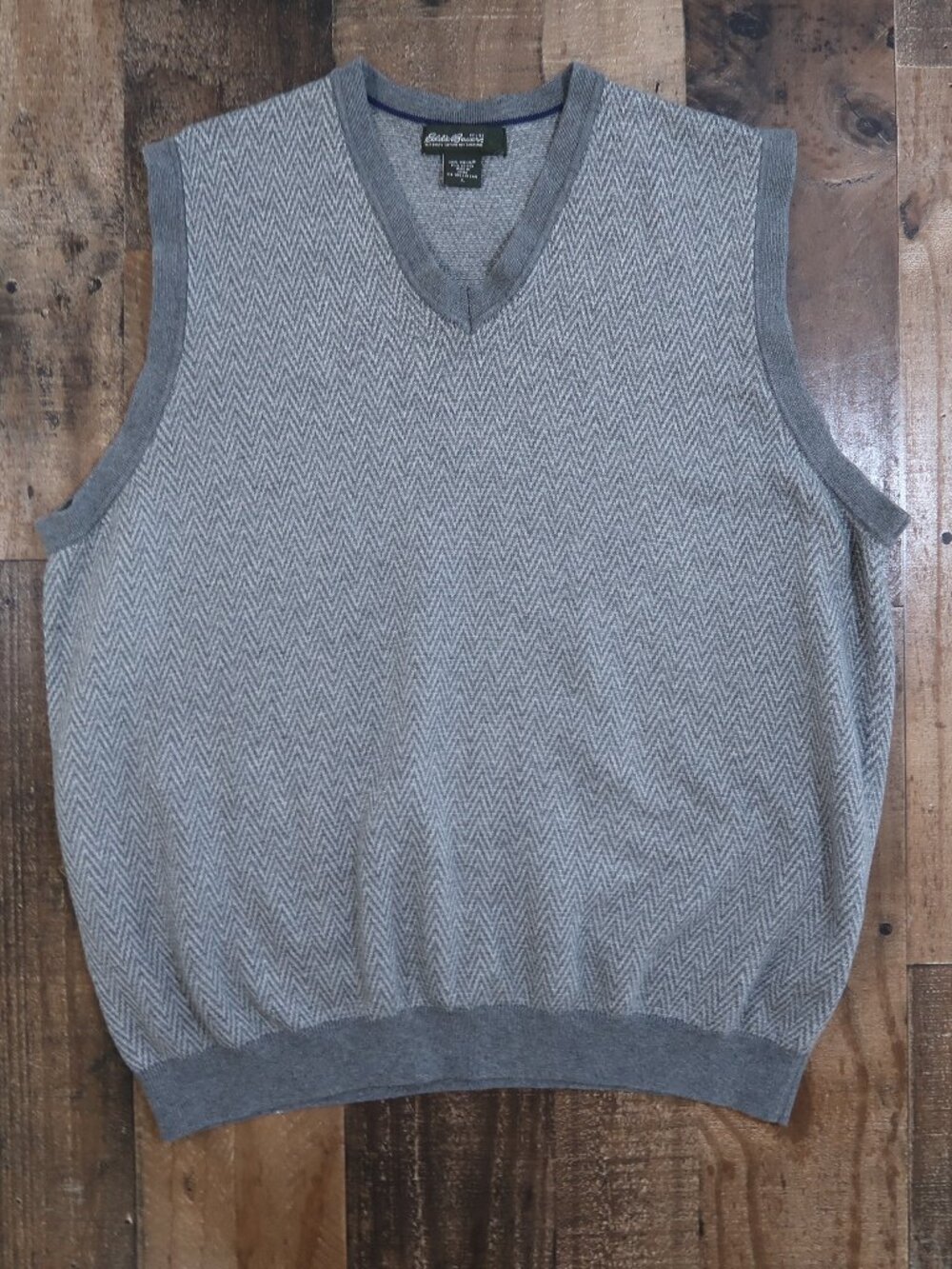 Eddie Bauer Mens XL Grey V Neck Golf Sweater Vest Sleeveless Chevron Grandpacore